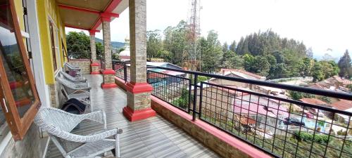 WISMA SUNRISE GUEST HOUSE 10 minutes by walking to the big fruit market in Berastagi in Berastagi