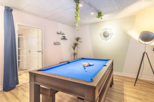 pool table heaven, workstation, 4k TV, Netflix, Lipsk (zdjęcie 2)