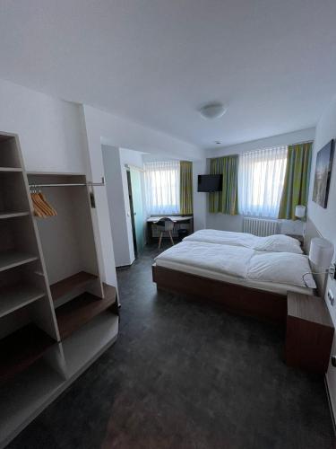 1 king bed, 2 sofa beds