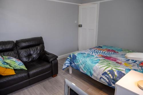 Spacious Double Bedroom in Shooters Hill