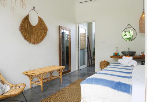 King Suite with Pool View image 3