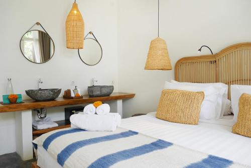 King Suite with Pool View image 2