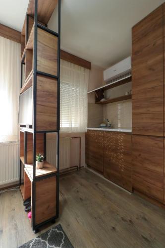 Studio Apartments Maksimovic in นิส