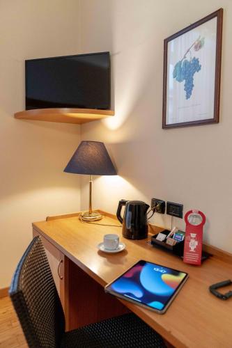 Double or Twin Room image 10