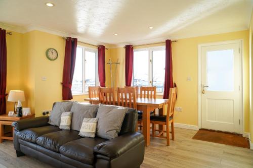 Swift Cottage, Norfolk Broads in Potter Heigham