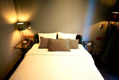 Double Room image 9