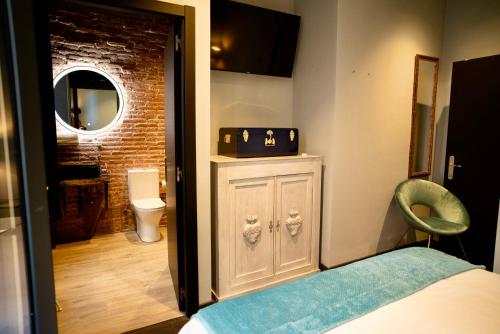 Double Room image 8