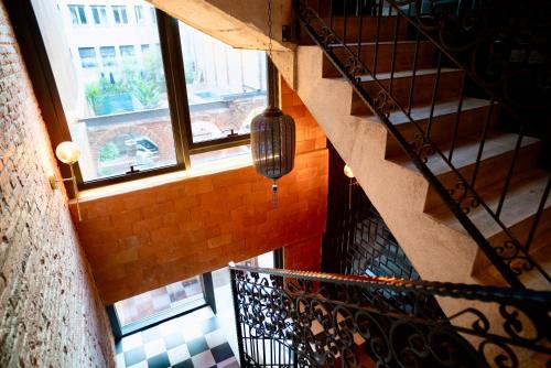 Hotel Lincoln Lounge - image 4