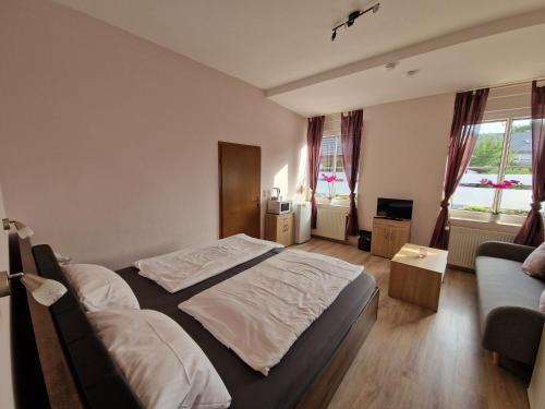 Gästehaus Zur Post Spickermann (Gastehaus Zur Post Spickermann) in ซานเทิน