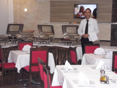 מסעדה, Marina Prestige  in טברקה