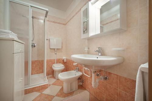 One-Bedroom Apartment (3 Adults) image 10
