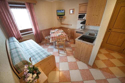 One-Bedroom Apartment (3 Adults) image 9