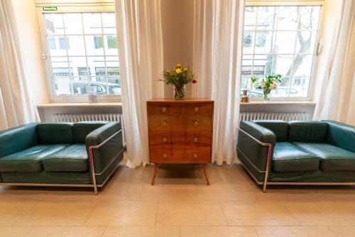 Carlton Astoria - image 3