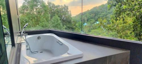 A504-penthouse Forest View 1br1bathnice Bath Tub