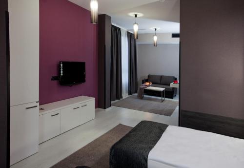 Hotel Idol - image 5