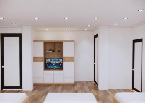 Family Room image 2