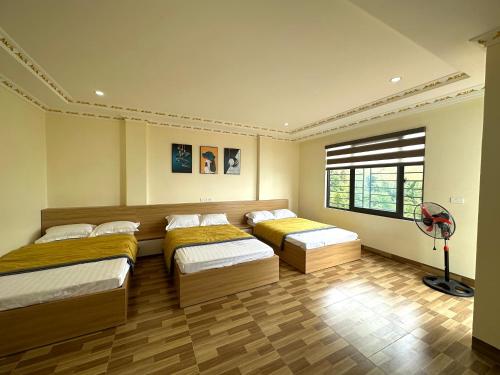 Family Room image 5