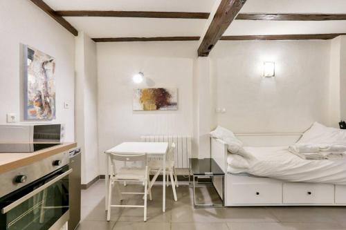Charming studio historical center of Strasbourg, Страсбург (фото 7)