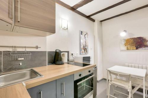 Charming studio historical center of Strasbourg, Страсбург (фото 8)