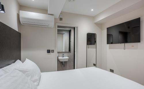 St Pancras Inn Room Type - Economy Double Room (No Window)