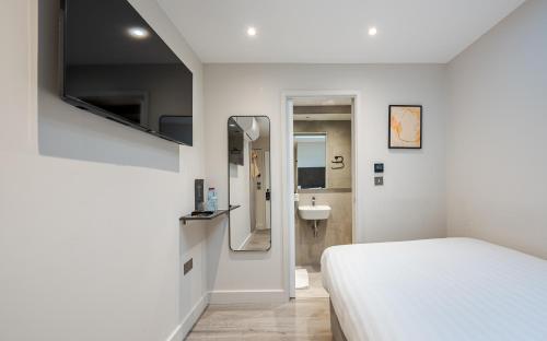 St Pancras Inn Room Type - Compact Double Room