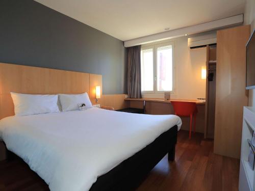 Standard Room with 1 Double Bed