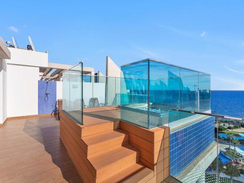 wanna z hydromasażem, Luxury Penthouse with a Private Jacuzzi! in Torrevieja