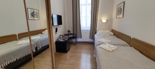 Budapest Csaszar Hotel - image 2