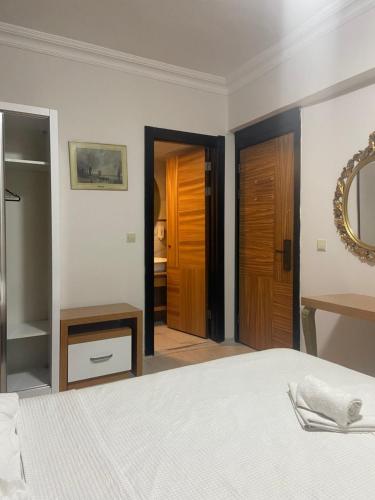 Economy Double Room image 8