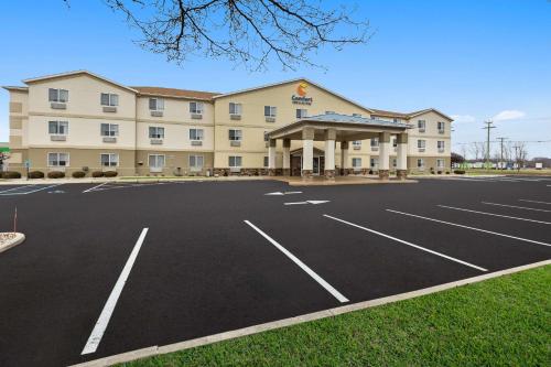 Comfort Inn & Suites - Hotel - Fremont