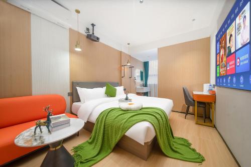 Deluxe Queen Room image 2