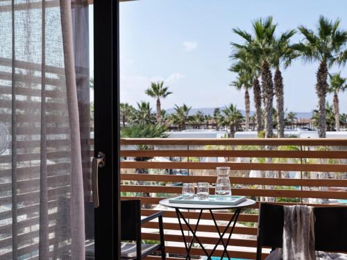 Luxury Double Room with Pool View image 7