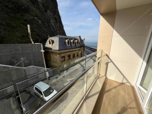 Single Room with Mountain View image 3