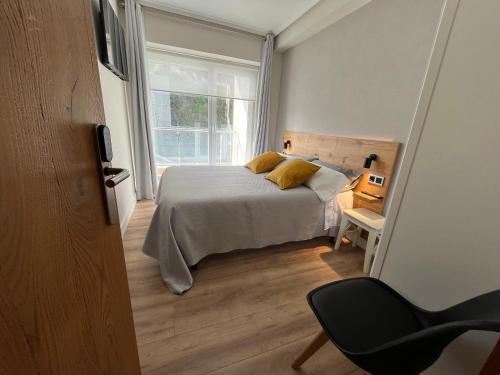 Standard Double Room with Mountain View image 3