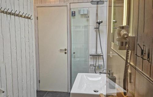 Three-Bedroom Holiday Home  image 7