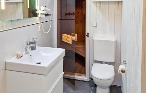 Three-Bedroom Holiday Home  image 8