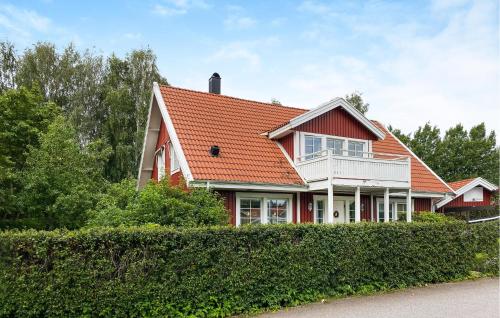 Beautiful Home In Motala With Wifi