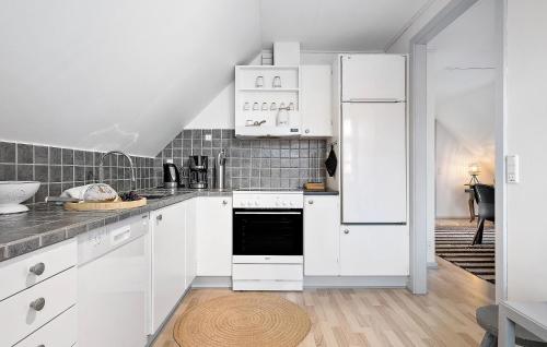 Kitchen, 1 Bedroom Amazing Apartment In Mariager in Mariager