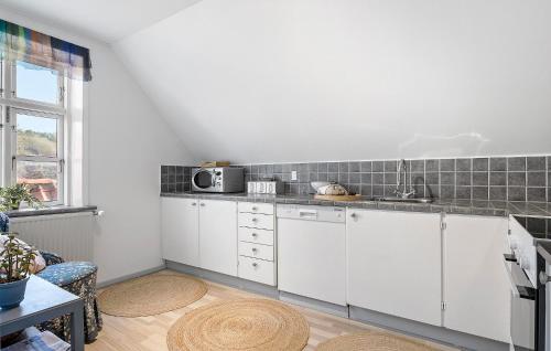 Kitchen, 1 Bedroom Amazing Apartment In Mariager in Mariager