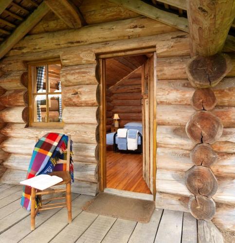 Spacious Holiday Cottage with Scenic Views in Houpbodlera