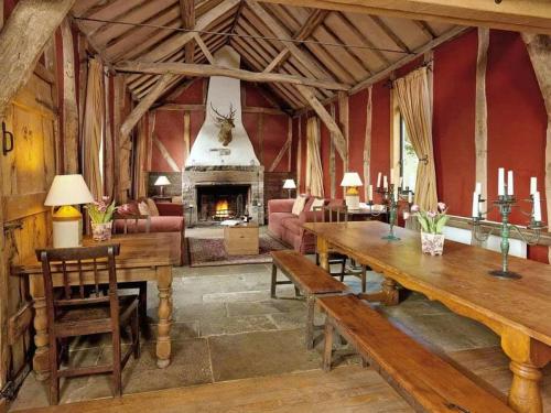Spacious Holiday Cottage with Scenic Views in Houpbodlera
