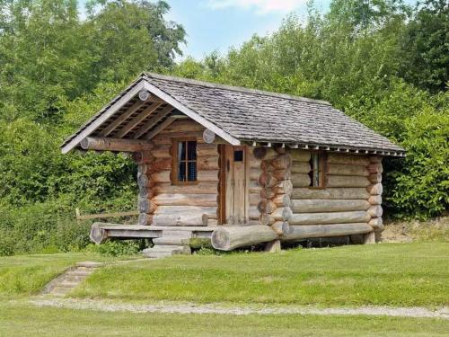 Spacious Holiday Cottage with Scenic Views in Houpbodlera