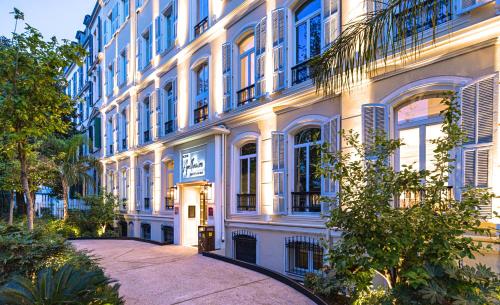 523619293 Hôtel Apollinaire Nice