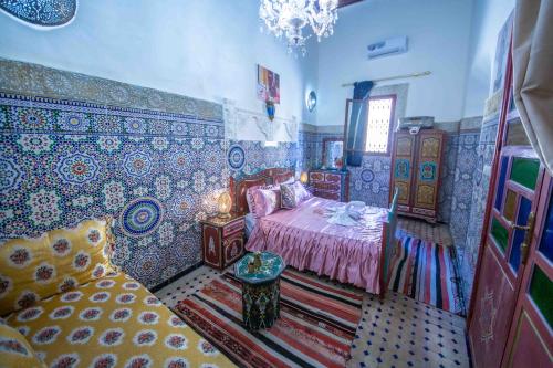room detail thumbnail 2
