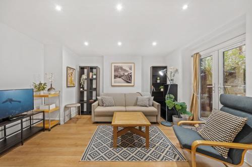2 BR garden flat in W Kensington, Londres