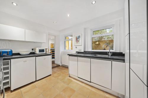 2 BR garden flat in W Kensington, Londra (foto 10)