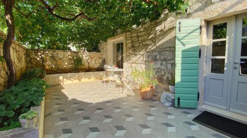 Hotelli välisilme, Villa Kalu in Central Istria for 6 people with private pool in Mrgani