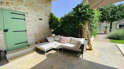 Rõdu/terrass, Villa Kalu in Central Istria for 6 people with private pool in Mrgani