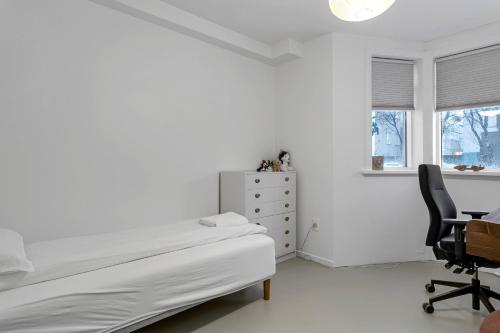 Spacious and Central Apartment - 3 Bedrooms - Tap to explore photos