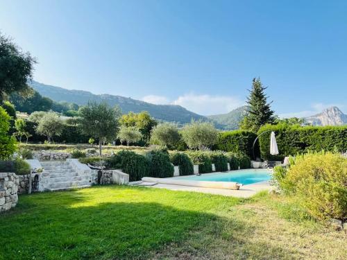 Charmant Mas Arty avec piscine in Vence City Center